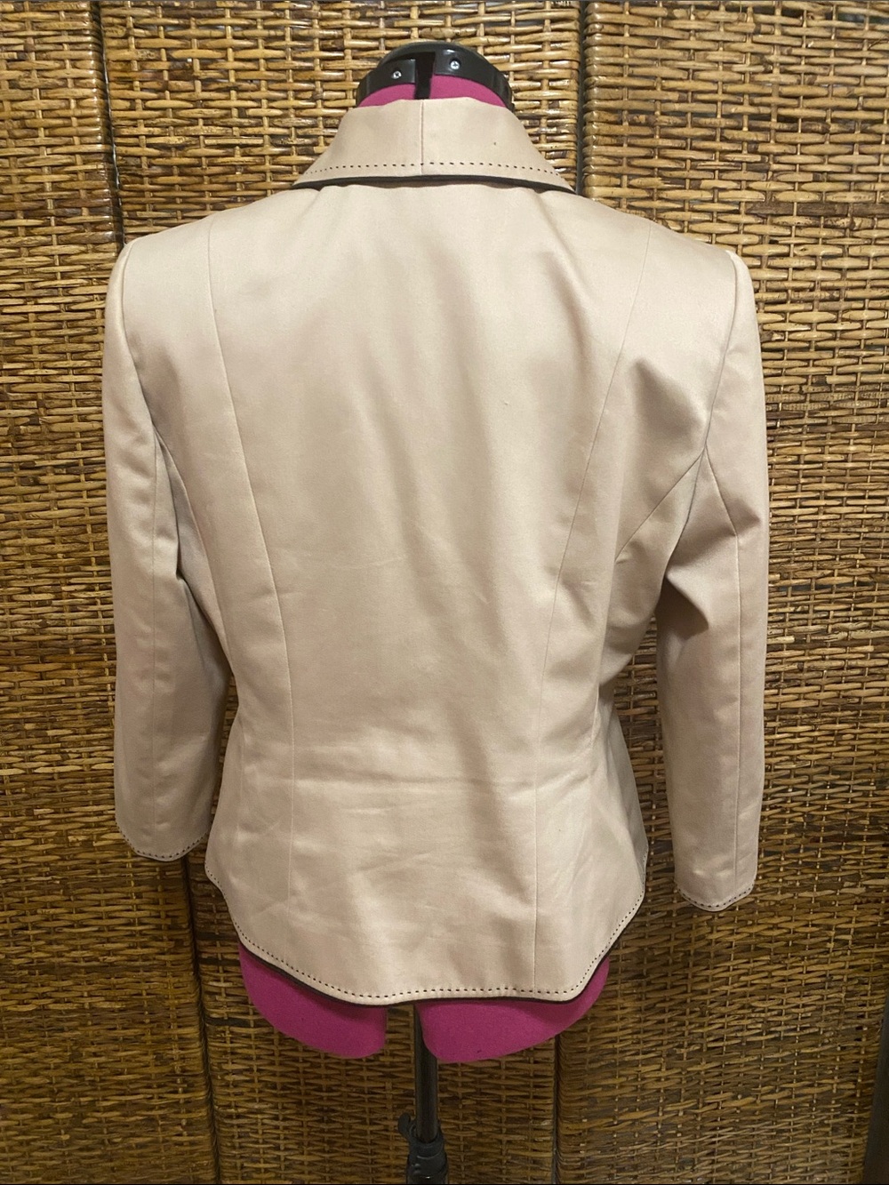 EUC Tahari Arthur S Levine Cream lined attached Decorative Belt jacket 12 - Picture 5 of 8